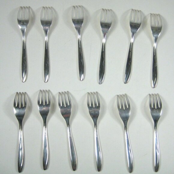 Concept Pattern 1957 Set 12 Supreme Silver Plate Cocktail Forks Vintage Flatware - Picture 2 of 9